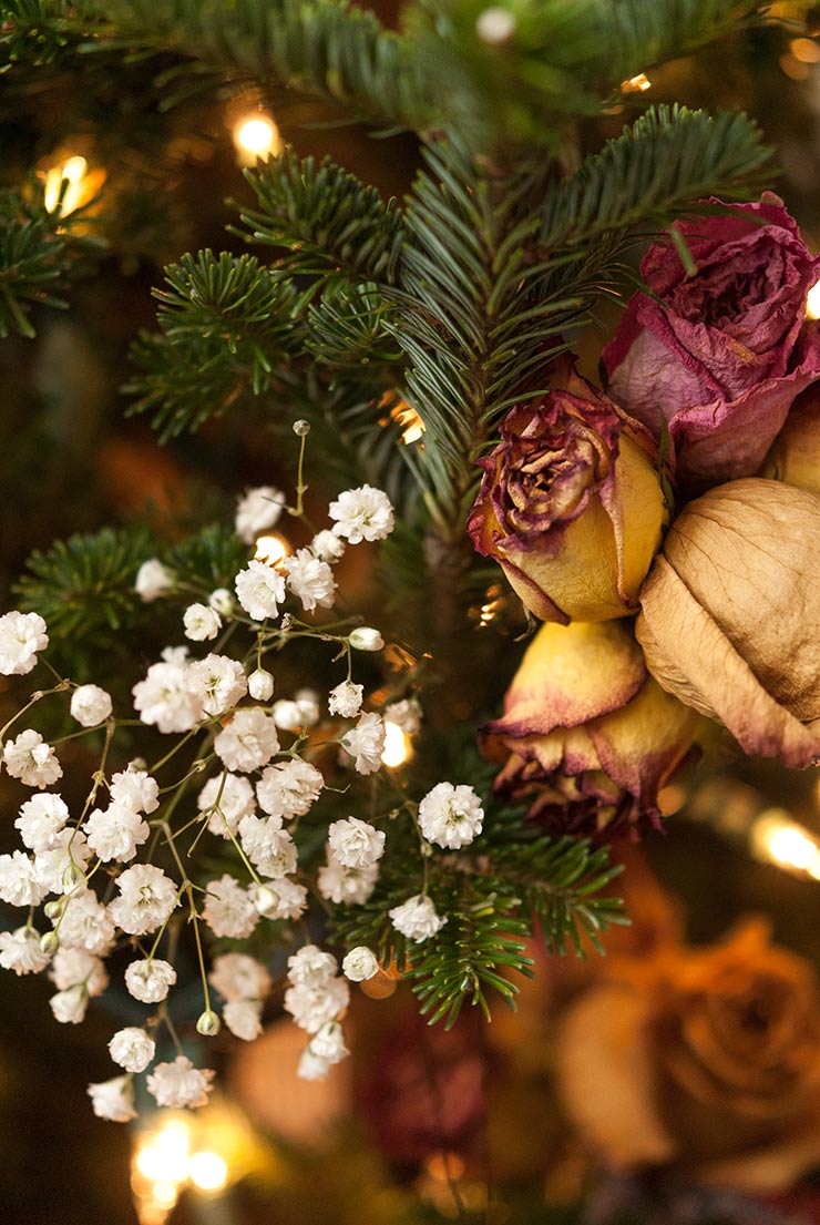 Flowers in a Christmas tree.