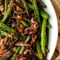 french beans with shallots in a bowl
