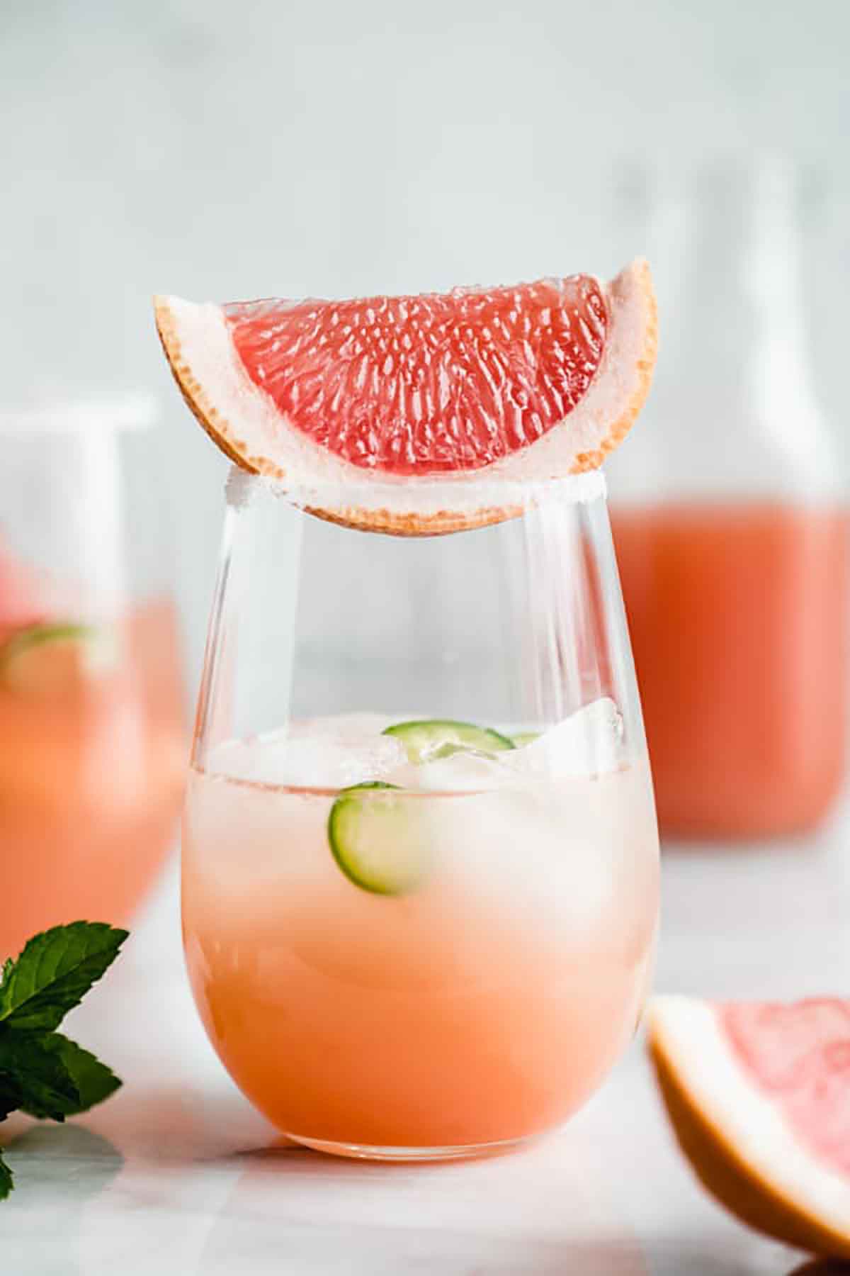 A grapefruit margarita with a slice of jalapeño inside and a slice of grapefruit on top.