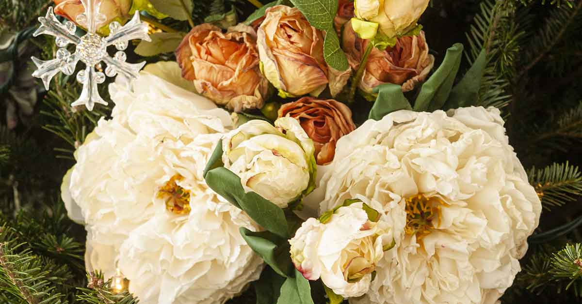 How to Decorate a Christmas Tree with Artificial Flowers