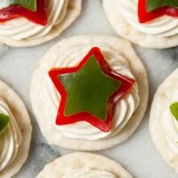 6 appetizers with cream cheese and bell pepper stars.