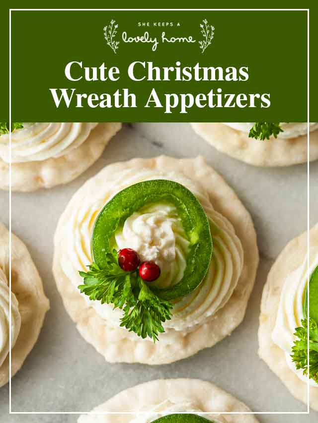 A jalapeño wreath appetizer with a title that says "Cute Christmas Wreath Appetizers."