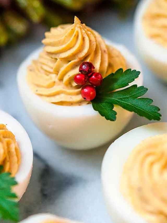 Easy Christmas Deviled Eggs