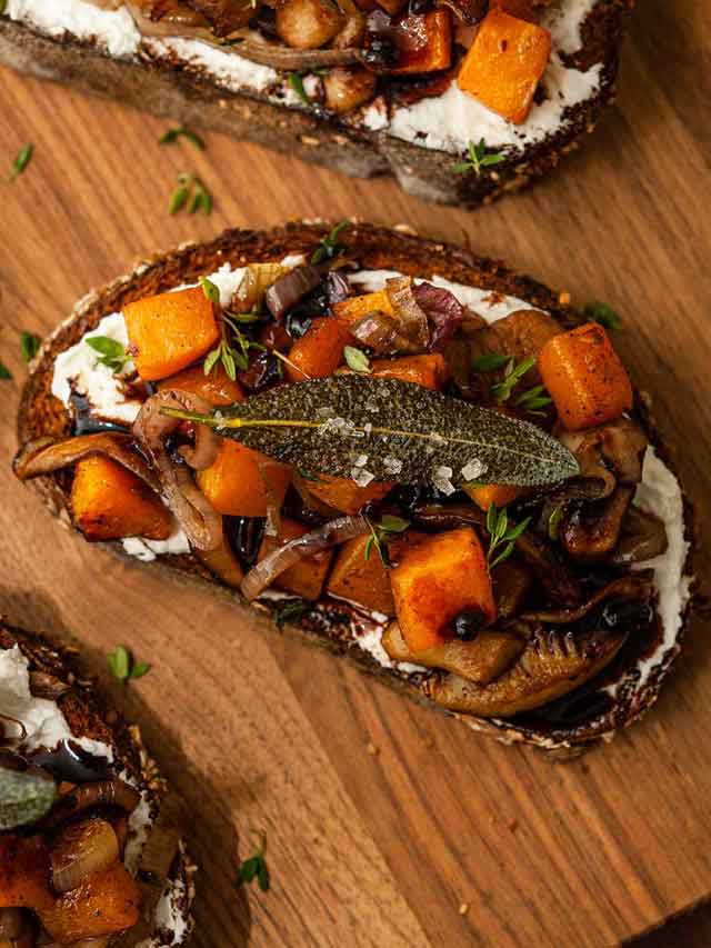 3 maple butternut squash crostini on a wooden board.