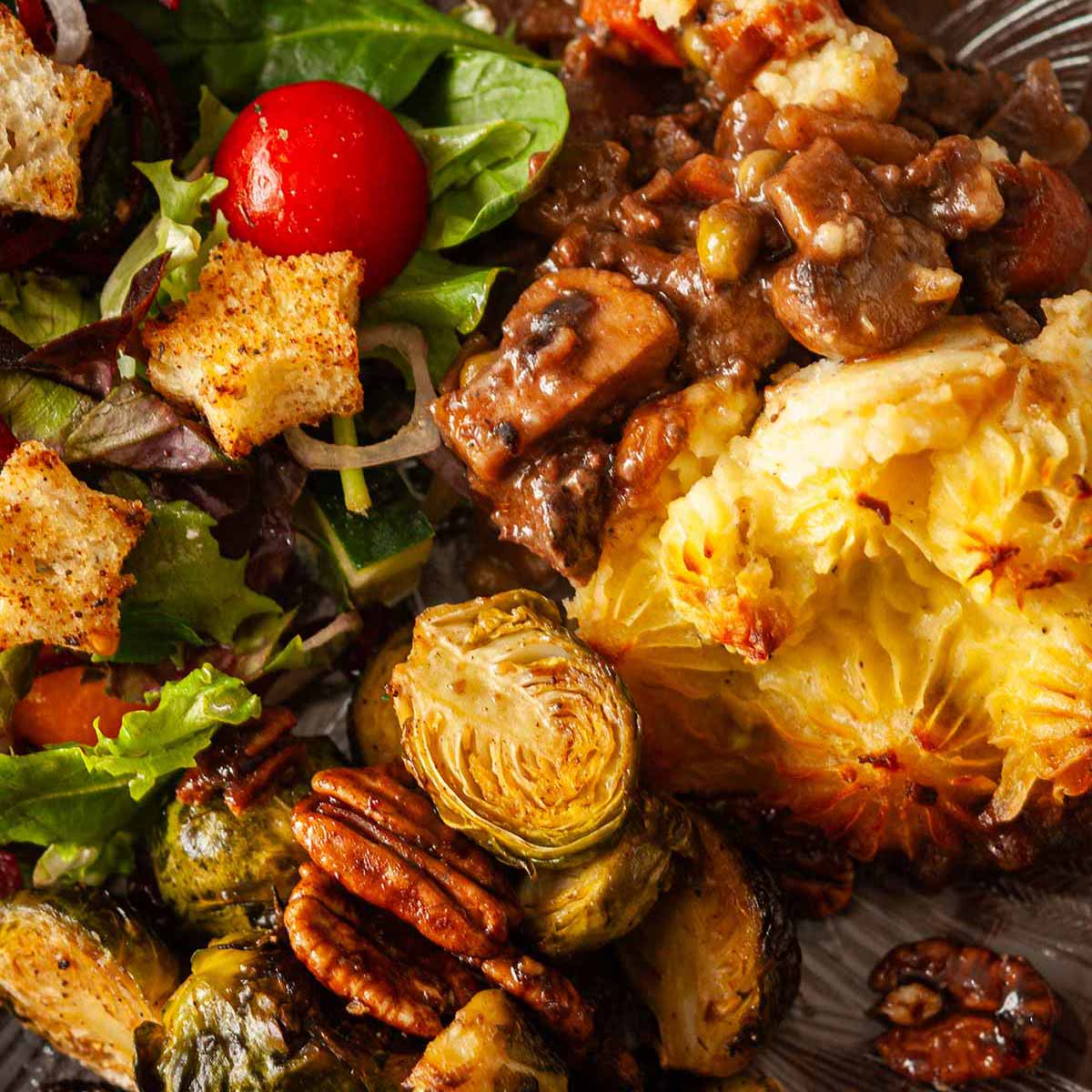 A plate with Christmas dinner on it.