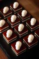 11 skull jello shots on a plate.